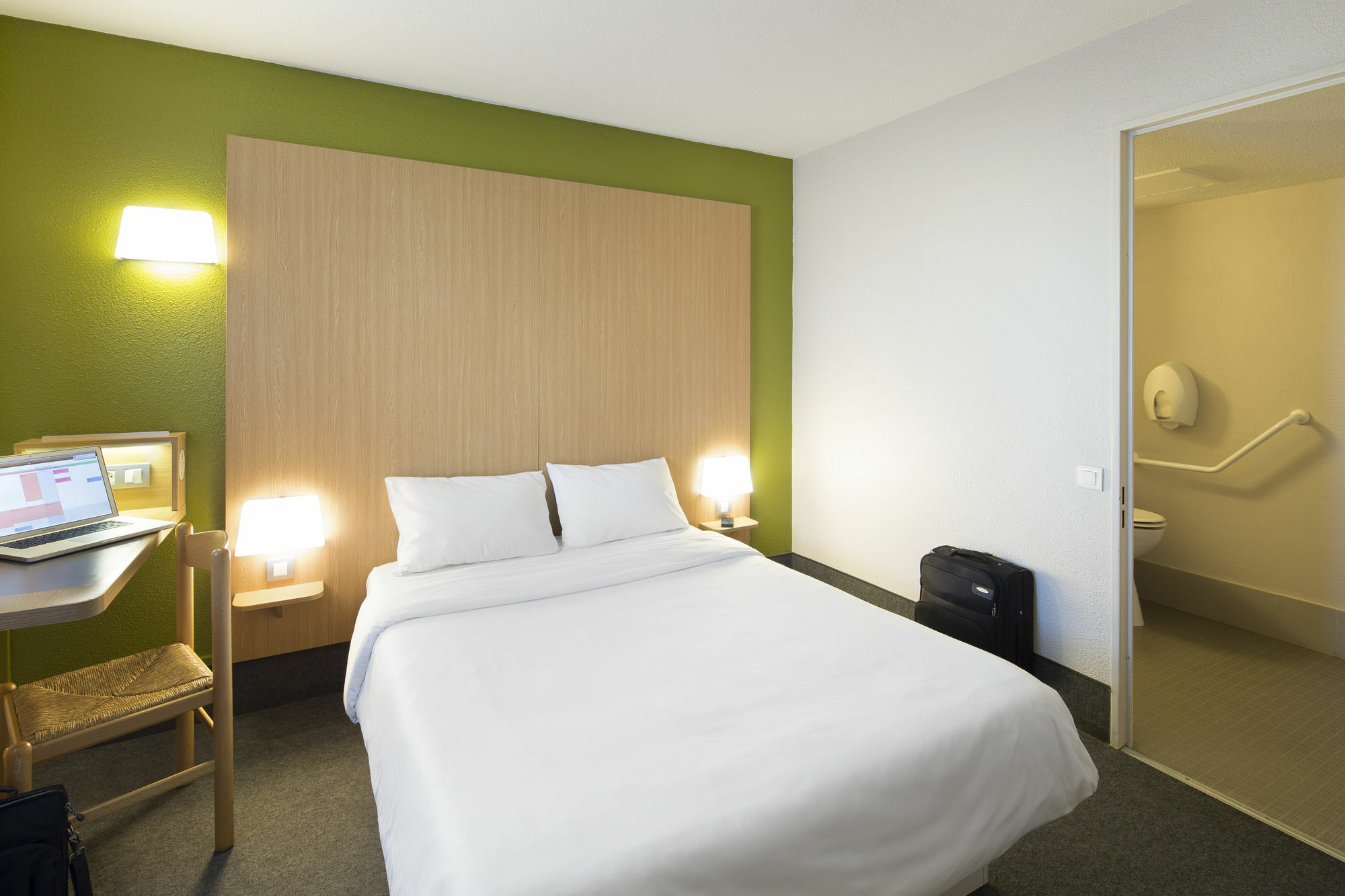 Orange Hotel 3*
